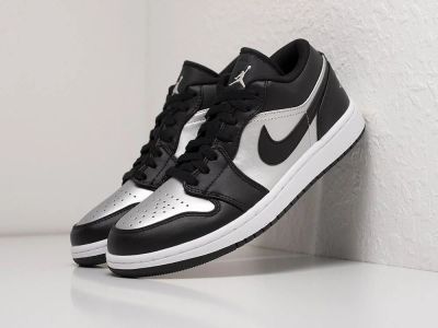 Лот: 18891923. Фото: 1. Кроссовки Nike Air Jordan 1 Low... Кеды, кроссовки, слипоны
