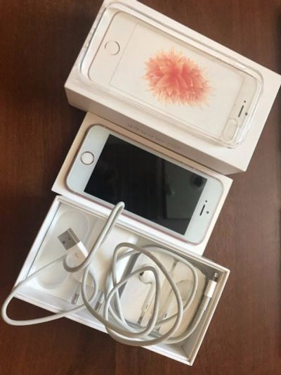 Лот: 11741904. Фото: 1. Apple iPhone SE 32gb Rose Gold. Смартфоны