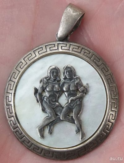 Лот: 18173314. Фото: 1. кулон Две Девы,эмали. Кулоны, подвески