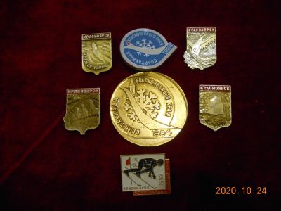 Лот: 16726382. Фото: 1. значки ссср красноярск 7 шт лотом... Сувенирные