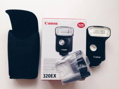 Лот: 6101705. Фото: 1. Вспышка canon speedlite 320ex. Вспышки, осветители, рассеиватели