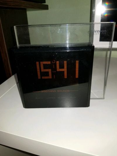 Лот: 11090085. Фото: 1. Часы настольные электронные с... Часы настенные, настольные