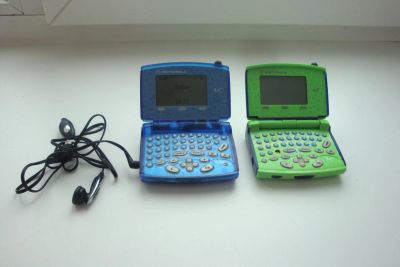 Лот: 4410419. Фото: 1. Motorola v100. Кнопочные мобильные телефоны