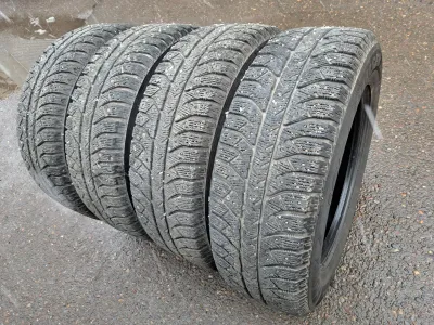 Лот: 24008122. Фото: 1. 235/65/17 Bridgestone Ice Cruiser-7000... Шины