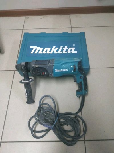 Лот: 14980616. Фото: 1. Перфоратор Makita HR 2470 в Кейсе. Ручной инструмент