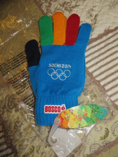 Лот: 4066124. Фото: 1. Перчатки Bosco волонтера Олимпиады... Спортивная форма с символикой