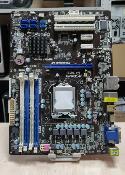 Лот: 21219951. Фото: 1. Мат. плата ASRock H61DE/SI/LGA1155... Материнские платы