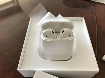 Лот: 9824984. Фото: 1. Беспроводные наушники Apple AirPods... Красноярск