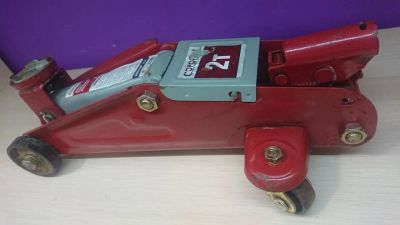 Лот: 14113807. Фото: 1. Домкрат подкатной Сорокин 2т... Домкраты