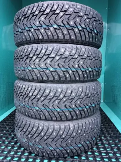 Лот: 22993396. Фото: 1. Зимняя резина 215/60 R-16 " Nokian... Шины