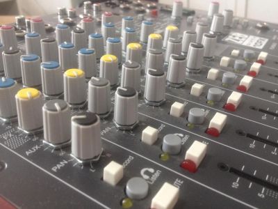 Лот: 7635207. Фото: 1. Микшерный пульт Allen & Heath... Микшеры, предусилители, микрофонные эффекты