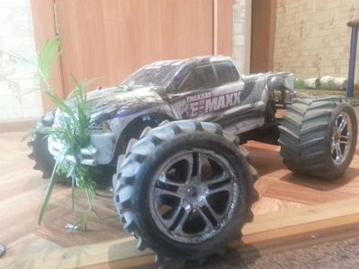 Лот: 3322913. Фото: 1. Traxxas E Maxx 4wd. Автомоделизм
