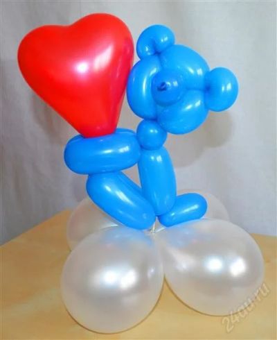 Лот: 1958641. Фото: 1. Мишка с сердечком из воздушных... Воздушные шары
