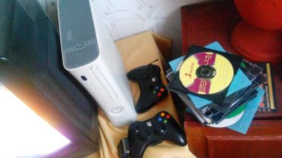 Лот: 3561277. Фото: 1. Xbox 360 два беспроводных джойстика... Игровые приставки, консоли