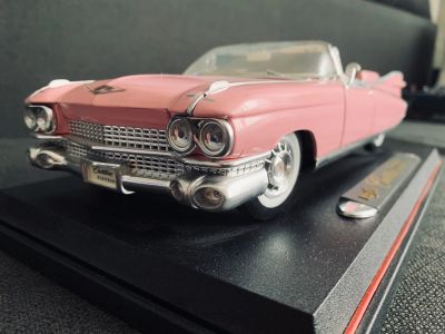 Лот: 16526025. Фото: 1. Модель 1:18 Cadillac Eldorado... Автомоделизм