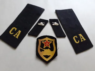 Лот: 25527840. Фото: 1. подборка обшивы на китель,Танковые... Нашивки, шевроны, погоны