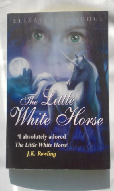 Лот: 15586540. Фото: 1. Elizabeth Goudge 'The Little White... Художественная для детей
