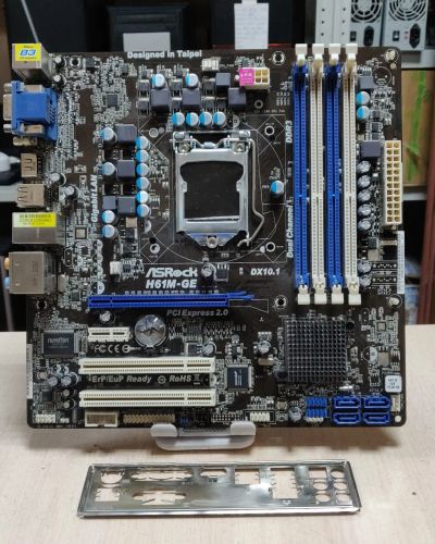 Лот: 20997067. Фото: 1. Мат. плата ASRock H61M-GE/LGA1155... Материнские платы