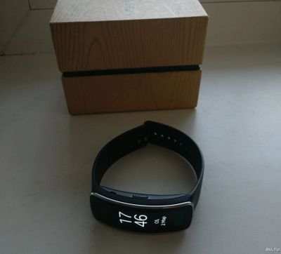 Лот: 13319102. Фото: 1. Смарт-часы Samsung Gear Fit. Смарт-часы, фитнес-браслеты, аксессуары