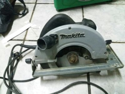 Лот: 9534178. Фото: 1. Пила циркулярная Makita 5705R. Электроинструмент