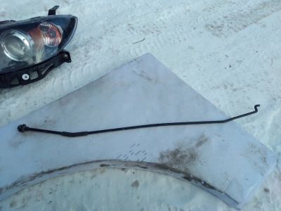 Лот: 13421212. Фото: 1. Упор капота на mazda 3 2007 г... Кузов