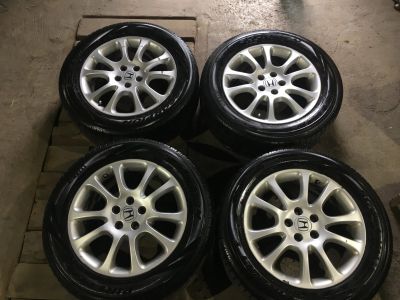 Лот: 13995937. Фото: 1. Резина Всесезонка PireLLi с литьём... Шины