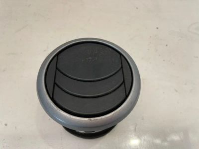 Лот: 22459447. Фото: 1. дефлектор отопителя Suzuki Grand... Другое (автозапчасти)