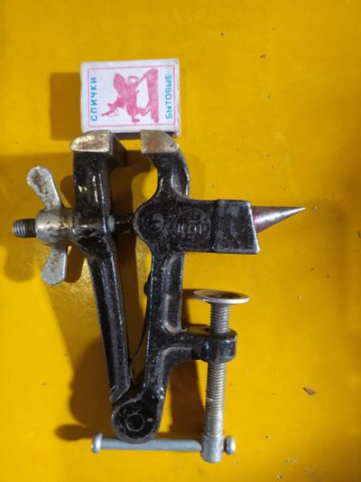 Лот: 19114854. Фото: 1. Тиски мини. Ручной инструмент