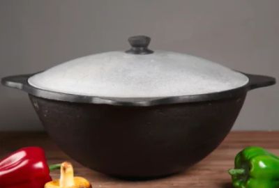 Лот: 17676792. Фото: 1. Казан чугунный с крышкой 12 л... Жаровни, казаны