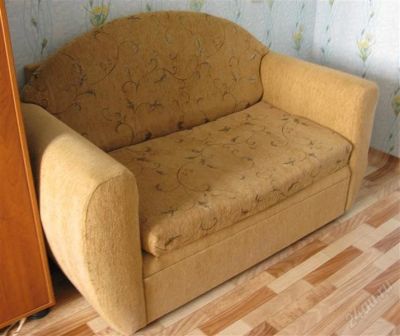 Лот: 913848. Фото: 1. Мини-диван 2. Кресла, пуфы