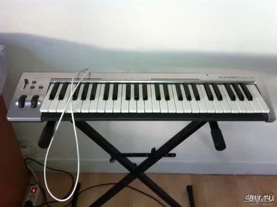 Лот: 11005980. Фото: 1. M-Audio Keyrig 49 (midi-клавиатура... MIDI-оборудование