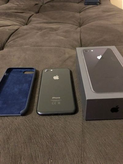 Лот: 11222428. Фото: 1. Продам iPhone 8 space grey 64... Смартфоны