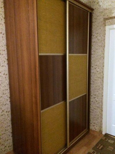 Лот: 4601008. Фото: 1. Шкаф-купе с ротангом. Срочно!. Шкафы, шкафы-купе