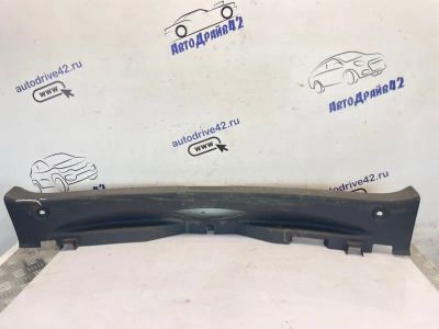 Лот: 25026189. Фото: 1. накладка замка багажника Nissan... Двигатель и элементы двигателя