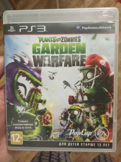Лот: 10924979. Фото: 1. Plants vs zombies garden warfare. Игры для консолей