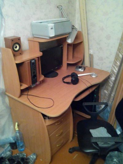 Лот: 4960033. Фото: 1. Компьютерный стол СРОЧНо!!. Компьютерные и письменные столы