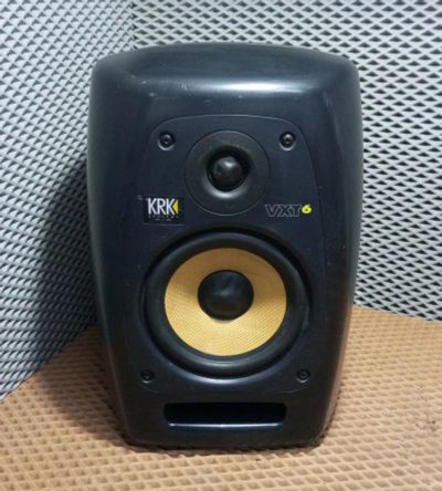 Лот: 21573684. Фото: 1. Студийный монитор KRK VXT-6... Активные акустические системы