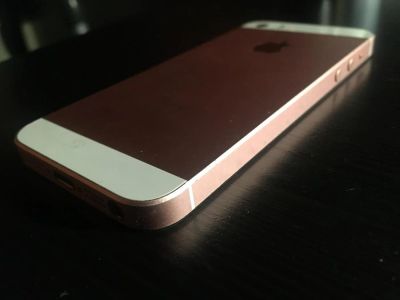 Лот: 10737886. Фото: 1. iPhone SE Rose Gold. Смартфоны