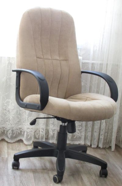 Лот: 12979303. Фото: 1. Уютное кресло руководителя Chairman... Стулья и кресла офисные