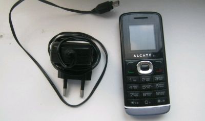 Лот: 14181844. Фото: 1. Телефон Alcatel one touch 233... Кнопочные мобильные телефоны
