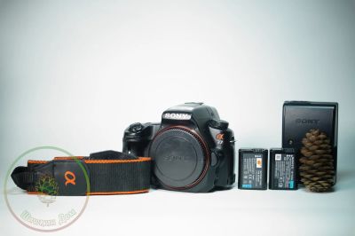 Лот: 8484342. Фото: 1. Sony SLT-A37 тушка + 2 аккумулятора... Цифровые зеркальные