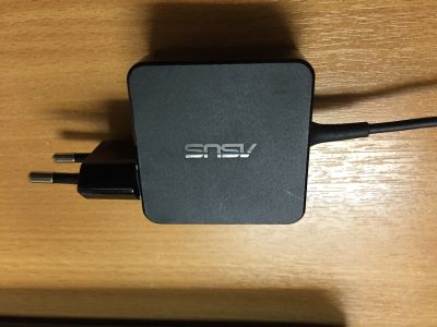 Лот: 11771495. Фото: 1. Блок питания для ноутбука Asus... Зарядные устройства, блоки питания для бытовой техники