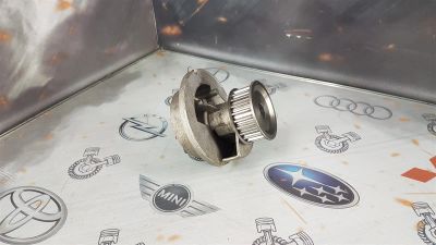 Лот: 23590655. Фото: 1. Помпа Opel Astra Z18XE 90543935. Двигатель и элементы двигателя