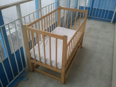 Лот: 7508192. Фото: 1. Детская кроватка - качалка. Детские кровати и кроватки