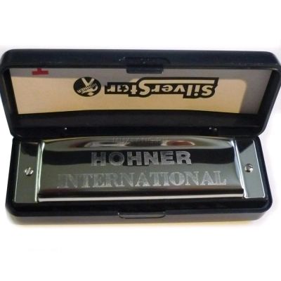 Лот: 11002142. Фото: 1. Губная гармошка Hohner M50401... Духовые