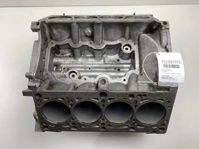 Лот: 21113857. Фото: 1. Блок цилиндров Audi A8 1998 077103021N... Двигатель и элементы двигателя