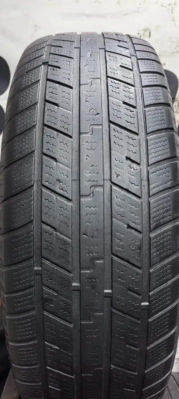 Лот: 25412407. Фото: 1. 215/65R16 98H Jinyu Winter JW60... Шины