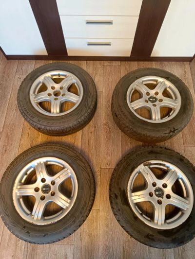 Лот: 23153306. Фото: 1. Bridgestone Blizzak Revo GZ 195... Шины