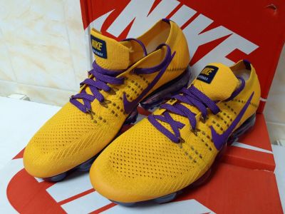 Лот: 12753176. Фото: 1. Кроссовки NIKE vapormax желтые. Кеды, кроссовки, слипоны