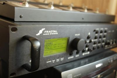 Лот: 3712150. Фото: 1. Fractal Audio Axe Fx + Футсвич... Гитарные эффекты и комбоусилители